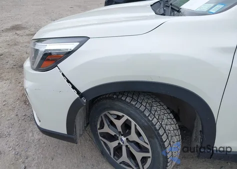 2021 Subaru Forester Premium z USA, uszkodzony, nr VIN JF2SKAJC6MH421831